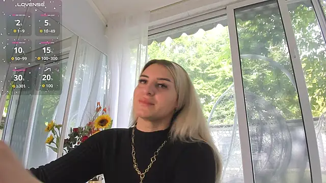 Snapshot of Ella_Vee chatting on June 2, 6:15 am Ella Vee online show from June 2, 6:15 am