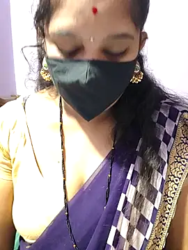 Snapshot of luci-queen chatting on September 10, 4:45 am luci-queen online show from September 10, 4:45 am