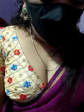 Snapshot of luci-queen chatting on September 24, 4:38 am luci-queen online show from September 24, 4:38 am