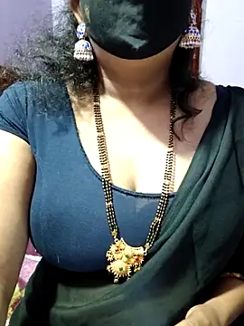 Snapshot of luci-queen chatting on October 5, 3:10 pm luci-queen online show from October 5, 3:10 pm