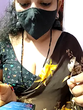 Snapshot of luci-queen chatting on October 7, 3:36 am luci-queen online show from October 7, 3:36 am