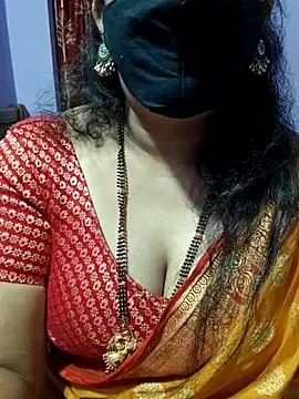 Snapshot of luci-queen chatting on October 9, 5:00 pm luci-queen online show from October 9, 5:00 pm