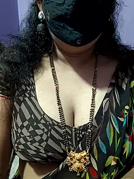 Snapshot of luci-queen chatting on October 12, 6:23 am luci-queen online show from October 12, 6:23 am