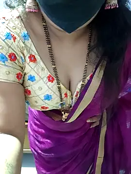 Snapshot of luci-queen chatting on October 14, 4:46 am luci-queen online show from October 14, 4:46 am