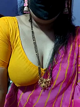 Snapshot of luci-queen chatting on October 17, 4:59 am luci-queen online show from October 17, 4:59 am