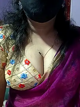 Snapshot of luci-queen chatting on November 13, 4:44 am luci-queen online show from November 13, 4:44 am