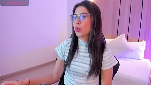 desireee  online show from February 7, 12:20 pm