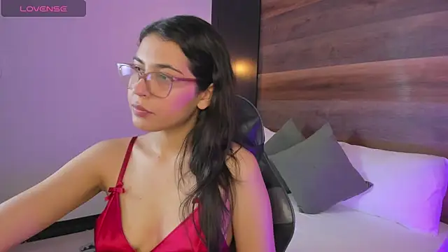 desireee  online show from March 6, 12:45 pm