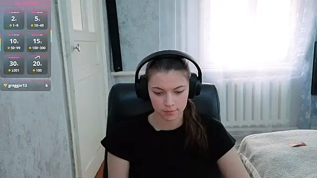 CutieAnny online show from December 3, 4:53 am