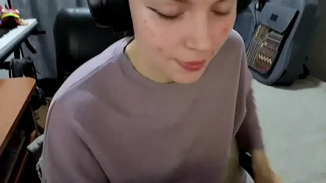 CutieAnny online show from April 15, 8:21 am