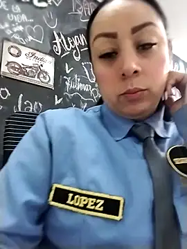 Snapshot of CRISTAL__11 chatting on October 22, 1:33 pm CRISTAL 11 online show from October 22, 1:33 pm