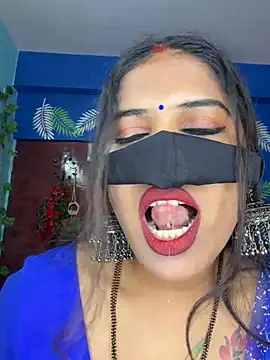 Snapshot of V-Hot-Sweti chatting on July 7, 4:44 pm V-Hot-Sweti online show from July 7, 4:44 pm