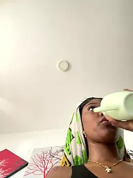 zaracollins01 online show from October 4, 5:00 pm