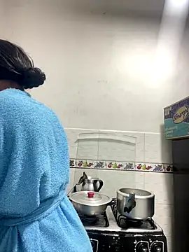 zaracollins01 online show from October 21, 6:30 pm