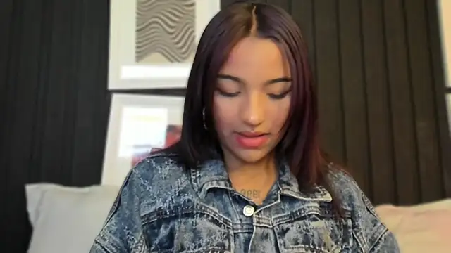 Snapshot of Manelyk_evanss_ chatting on December 3, 10:57 am Manelyk evanss online show from December 3, 10:57 am