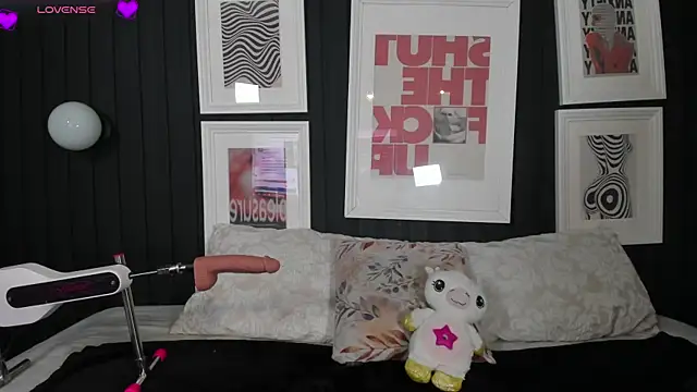 Manelyk evanss  online show from February 16, 5:20 pm