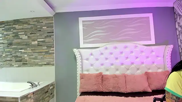 Snapshot of _camila_ortiz chatting on October 9, 8:18 pm  camila ortiz online show from October 9, 8:18 pm