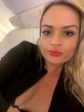 Snapshot of Seductive-SkyeXXX chatting on September 16, 5:47 pm Seductive-SkyeXXX online show from September 16, 5:47 pm
