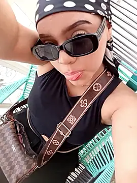 Snapshot of tony_and_katy chatting on January 8, 5:59 pm tony and katy online show from January 8, 5:59 pm