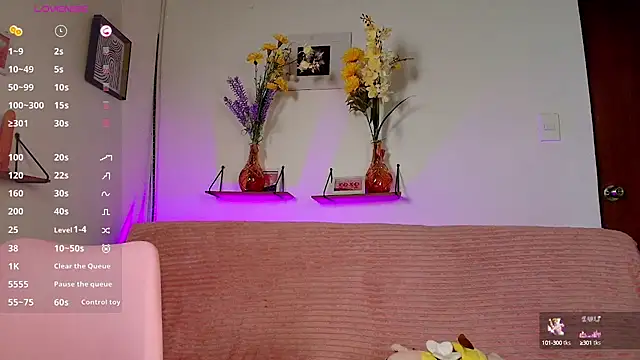 emycarver09 online show from October 10, 12:37 pm