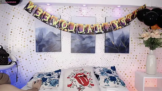 Emily Vaughan online show from October 20, 3:29 am