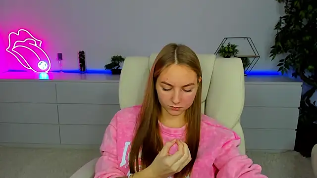 MilaAddams online show from November 16, 6:41 am