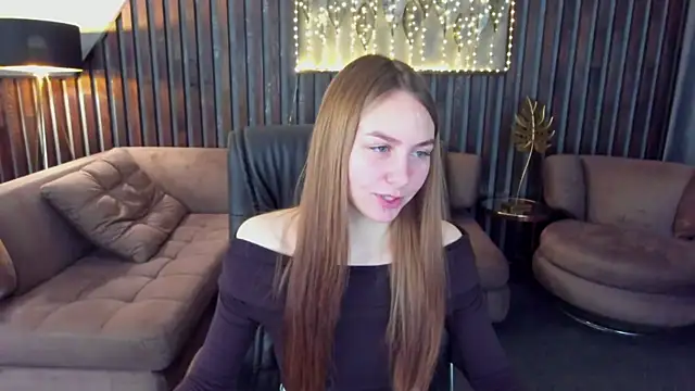 Snapshot of MilaAddams chatting on May 13, 5:38 am MilaAddams online show from May 13, 5:38 am