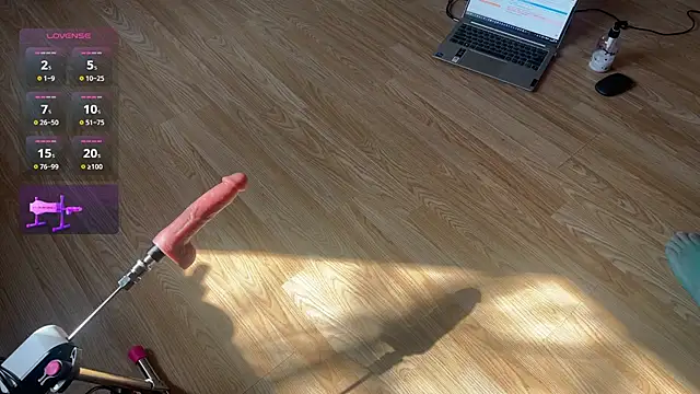 femboydani x online show from April 8, 2:17 pm