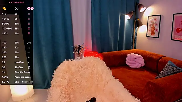 Snapshot of LillianShine chatting on July 27, 2:29 am LillianShine online show from July 27, 2:29 am
