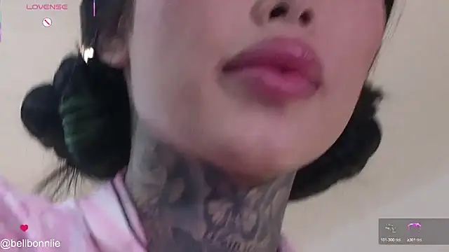 Snapshot of belllbonniie chatting on February 15, 6:59 pm belllbonniie online show from February 15, 6:59 pm