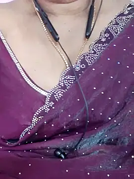 Snapshot of Tamil_Azhaghi25 chatting on February 4, 6:08 am Tamil Azhaghi25 online show from February 4, 6:08 am