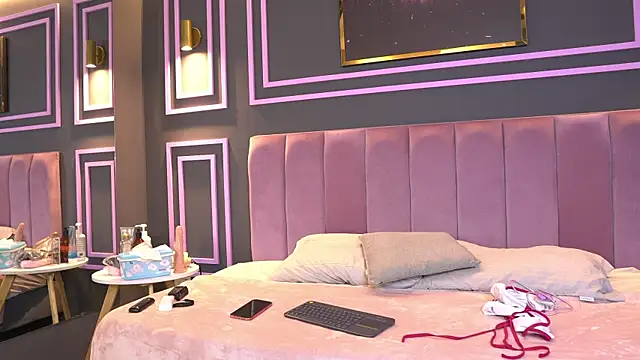 Tayler Kim online show from January 11, 4:23 pm