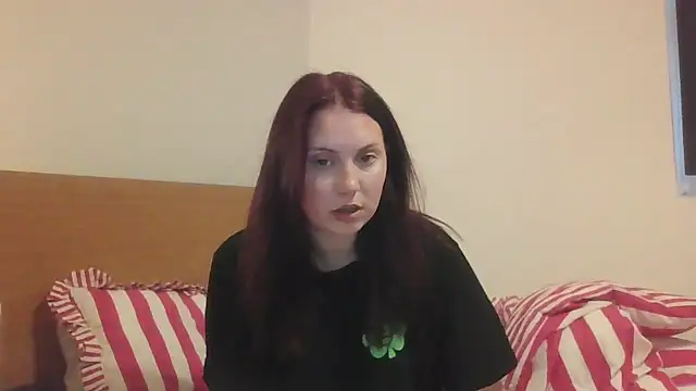 Snapshot of RoseMaee chatting on October 21, 3:57 pm RoseMaee online show from October 21, 3:57 pm
