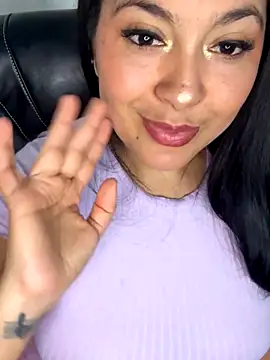 Snapshot of latina_curvy22 chatting on September 13, 10:42 pm latina curvy22 online show from September 13, 10:42 pm