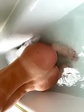 Snapshot of Petitbiscuit2B0 chatting on October 29, 11:12 am Petitbiscuit2B0 online show from October 29, 11:12 am