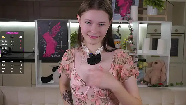 LynHillaire online show from November 8, 10:04 am