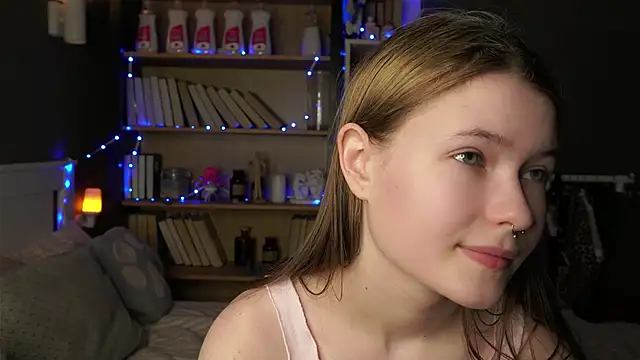 LynHillaire online show from February 16, 11:28 am