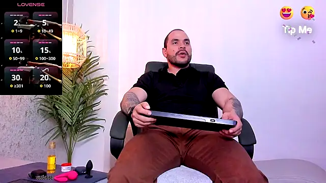 Snapshot of Hershell_Fit chatting on October 6, 6:16 pm Hershell Fit online show from October 6, 6:16 pm
