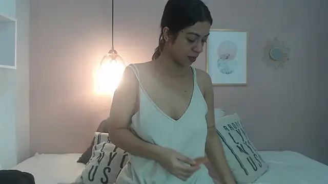 Savannahcruzz online show from December 15, 12:42 pm