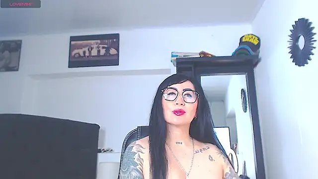 Snapshot of Vicky_hotmilf chatting on July 6, 11:07 am Vicky hotmilf online show from July 6, 11:07 am