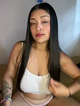 Snapshot of Aurora_fire1 chatting on December 18, 7:53 pm Aurora fire1 online show from December 18, 7:53 pm