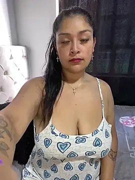 Snapshot of Aurora_fire1 chatting on February 10, 5:28 pm Aurora fire1 online show from February 10, 5:28 pm