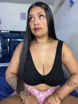 Snapshot of Aurora_fire1 chatting on February 23, 4:59 pm Aurora fire1 online show from February 23, 4:59 pm