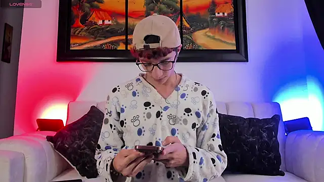 mhatias  online show from April 18, 7:29 pm