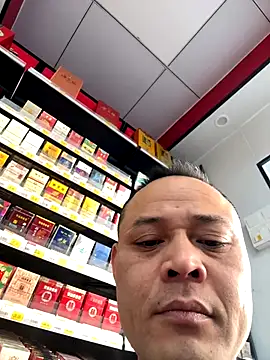 Snapshot of dajiba4718 chatting on December 15, 7:12 am dajiba4718 online show from December 15, 7:12 am