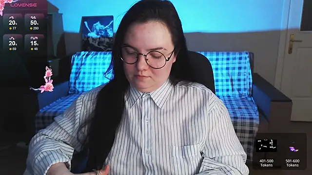 EmillyBones online show from April 4, 5:21 pm