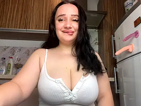 Snapshot of curvybombb chatting on October 12, 8:02 am curvybombb online show from October 12, 8:02 am