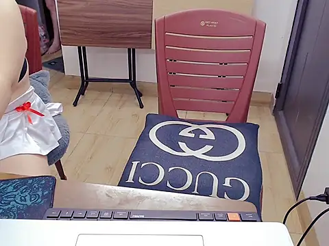 Snapshot of Funnygirl_9x chatting on June 5, 8:09 am Funnygirl 9x online show from June 5, 8:09 am