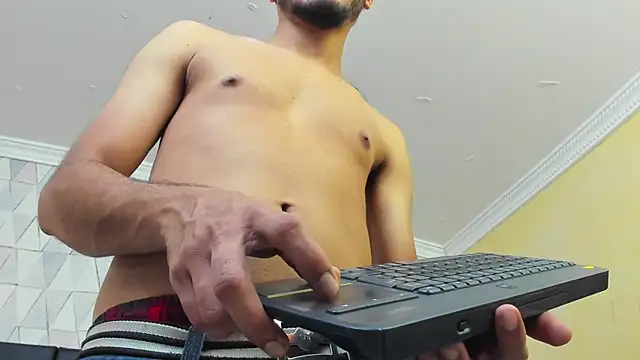 Snapshot of Boss_Domiinator chatting on February 1, 12:26 pm Boss Domiinator online show from February 1, 12:26 pm