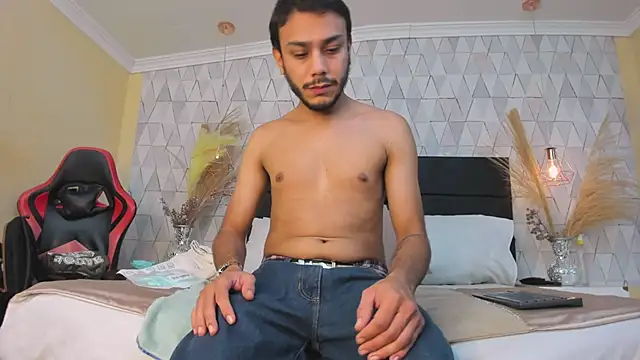 Snapshot of Boss_Domiinator chatting on February 4, 12:22 pm Boss Domiinator online show from February 4, 12:22 pm